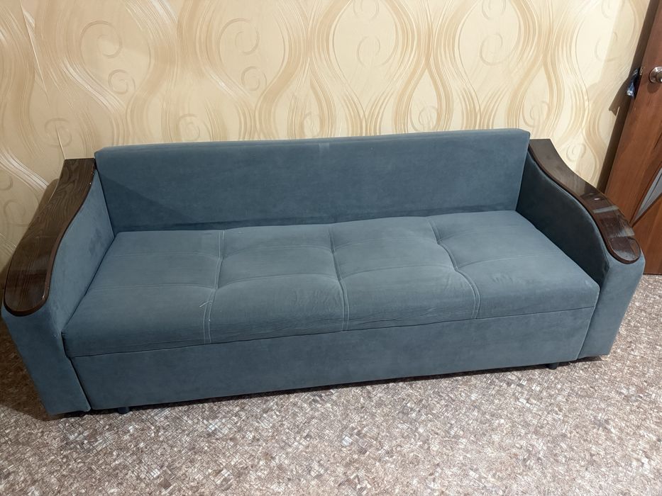 Продается диван серого цвета
