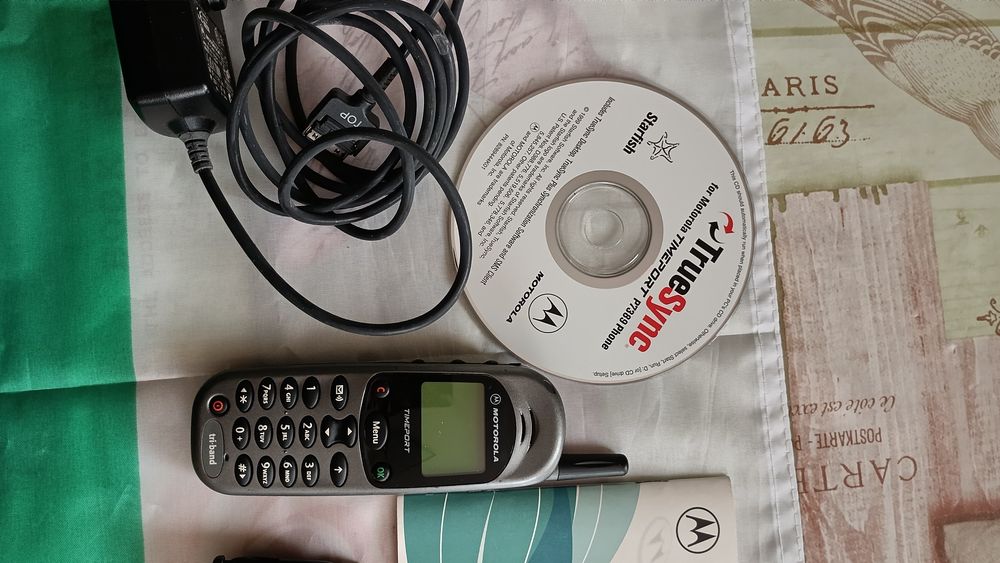 Motorola Timeport L7089 Triband – ретро телефон с кутия