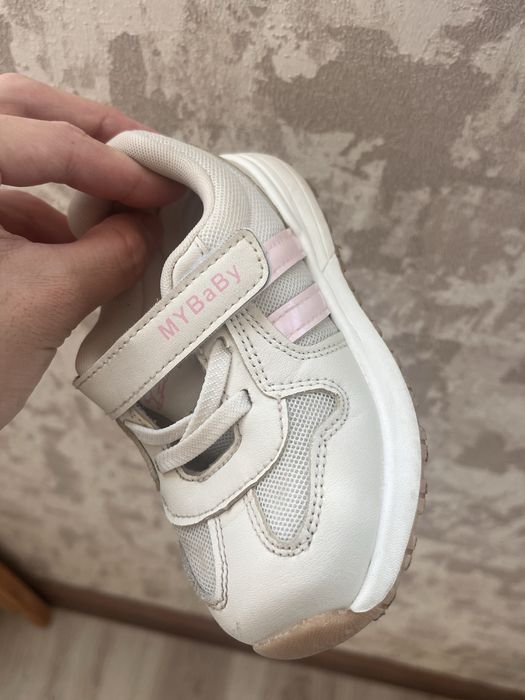 Кроссовки на девочку