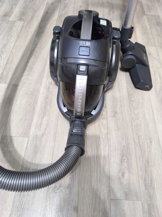 Продам пылесос LG