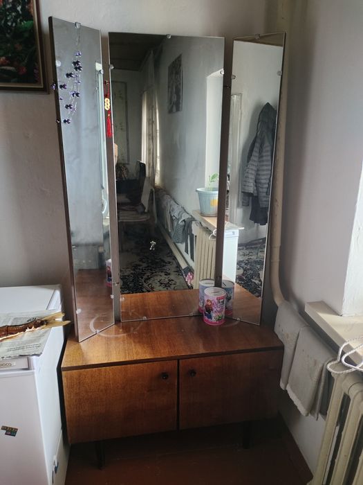 Люстра с тремя лампами