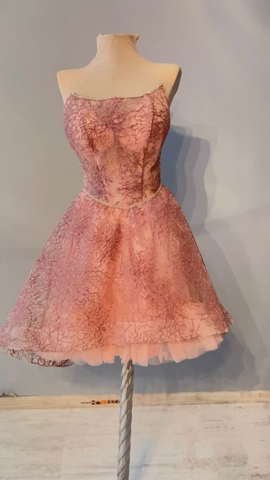 Булченски и абитуриенски рокли