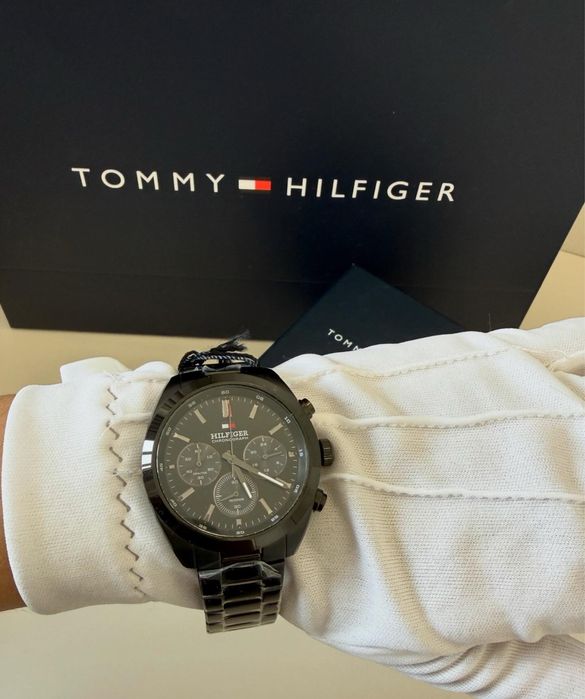 Часы Tommy Hilfiger