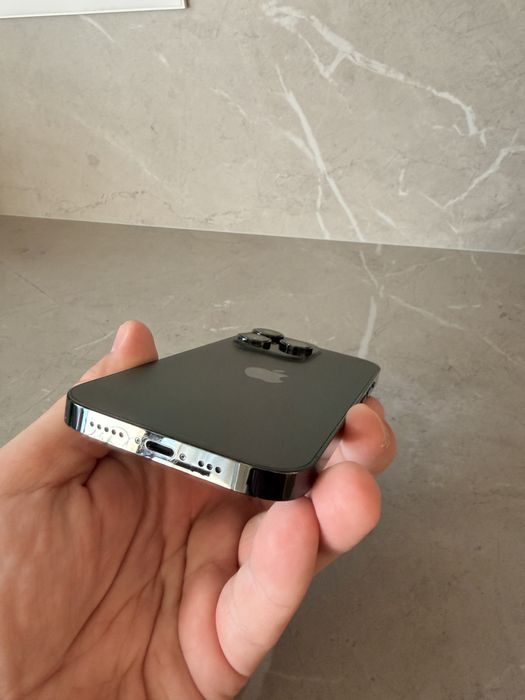 Продавам iPhone 14 Pro 256 GB - черен