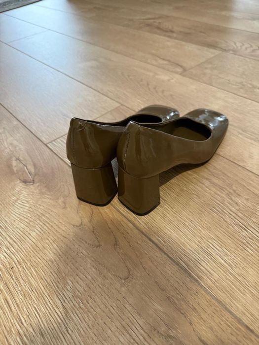 Туфли на небольшом каблуке