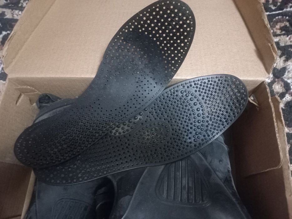 Новые резиновые сапоги разм 44