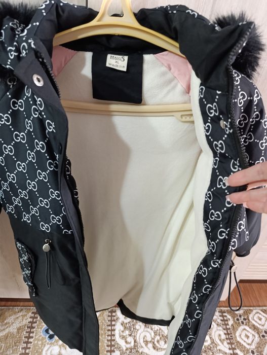 Куртка теплая для девочки на 146-150 рост