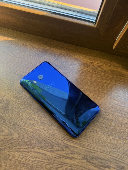 Продам смартфон HTC U11 64GB
