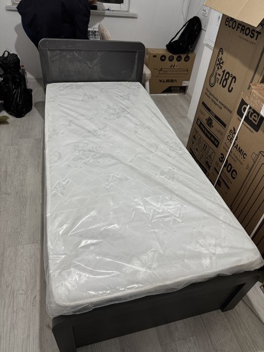 Продаю кровать, Bir kishilik karavot matras bilan sotiladi