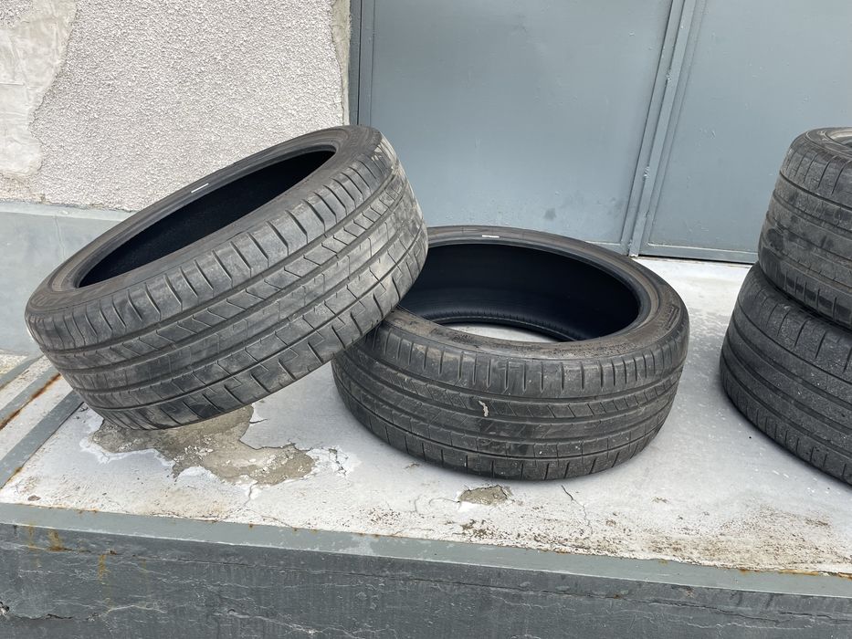 Гуми Pirelli 2бр. 245/40/R20 99W и 2бр. 275/35/ZR20 102Y