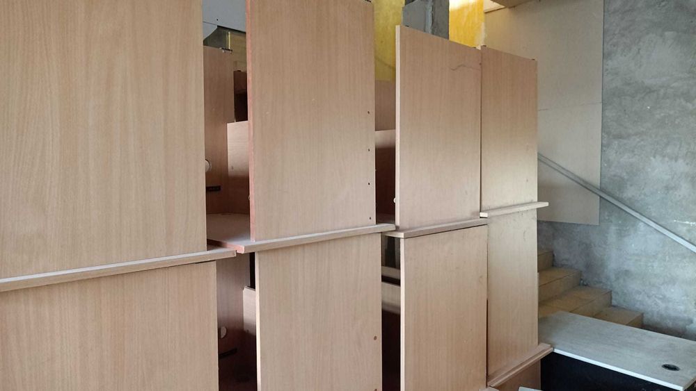 Birouri de 19 mm stejar (118 x 75 x 60 cm) sunt montate 12 bucati