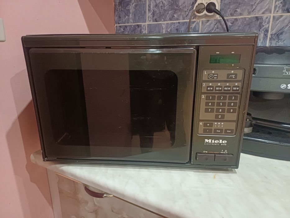 Продавам микровълнова печка Миглена 696