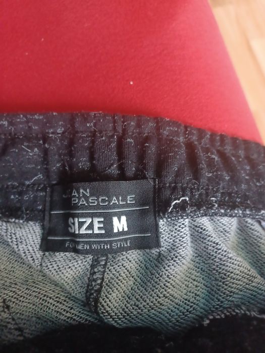 Pantaloni scurți