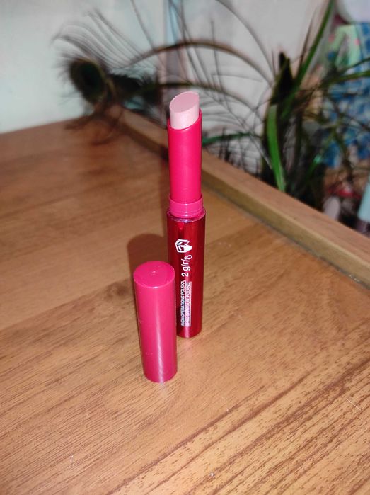 червила /балсами за устни AVON