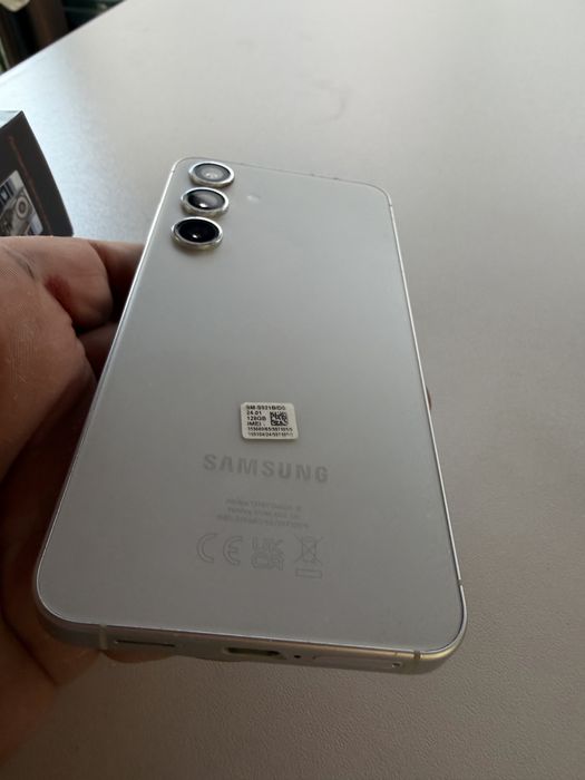 Продавам  телефон SAMSUNG  S24