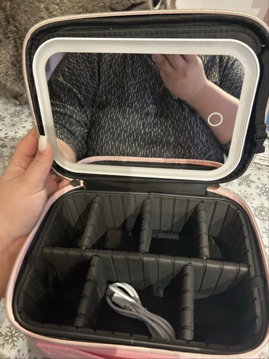 Geanta cosmetica cu oglinda led