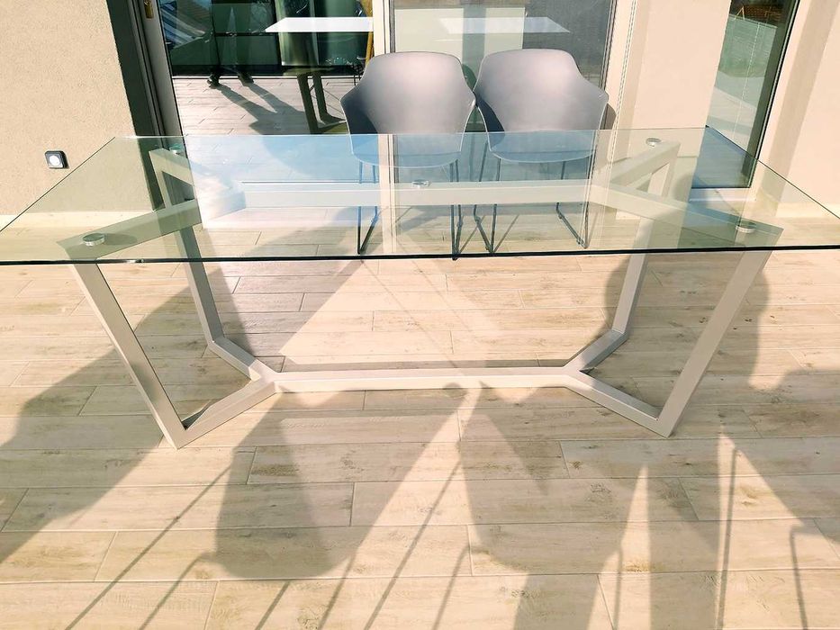 Трапезна маса - Симетрия