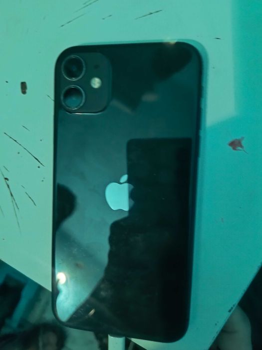 Vând iPhone 11 in stare buna
