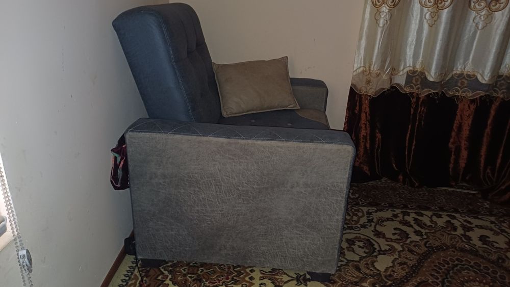 Yumshoq divan  sotiladi