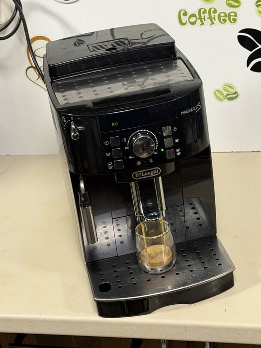 Кафемашина кафе автомат delonghi magnifica S с гаранция