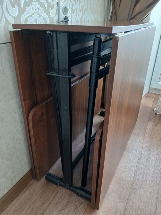 Стол раскладной 2.8м в отличном состоянии