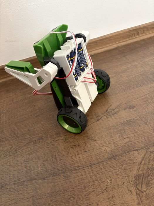 Robot programabil Xtrem Bots Mazzy STEM Bluetooth asamblat cu accesorii si cutie