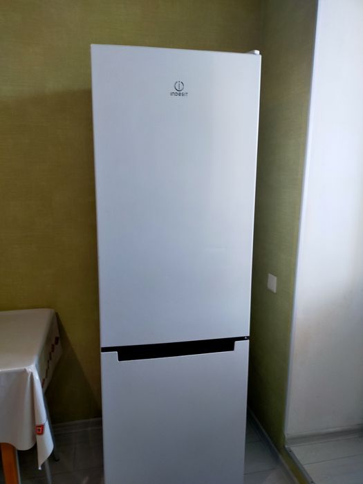 Холодильник Indesit