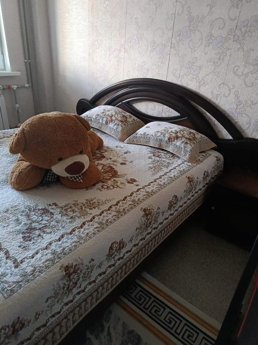 Продам спальный гарнитур