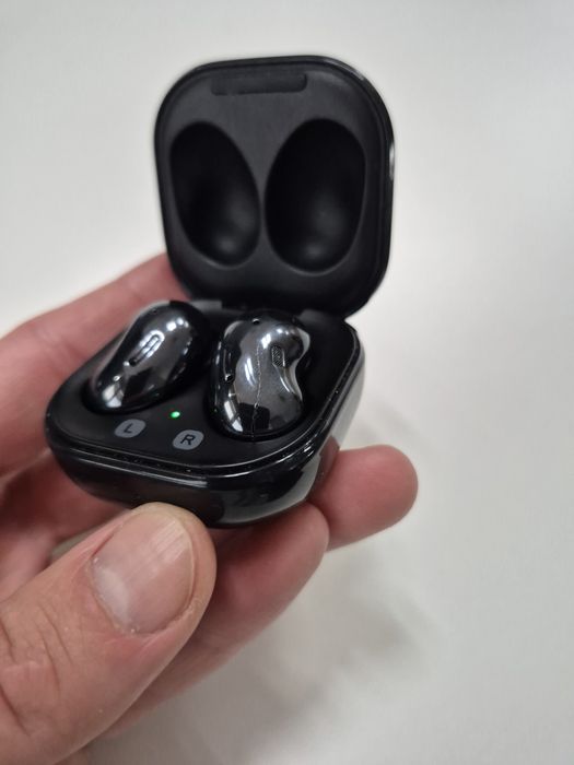 Samsung Galaxy earbuds Live