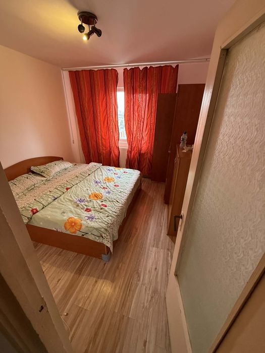 Vând apartament semidecomandat-Craiovita Nouă