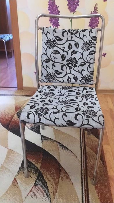 Продам набор стульев