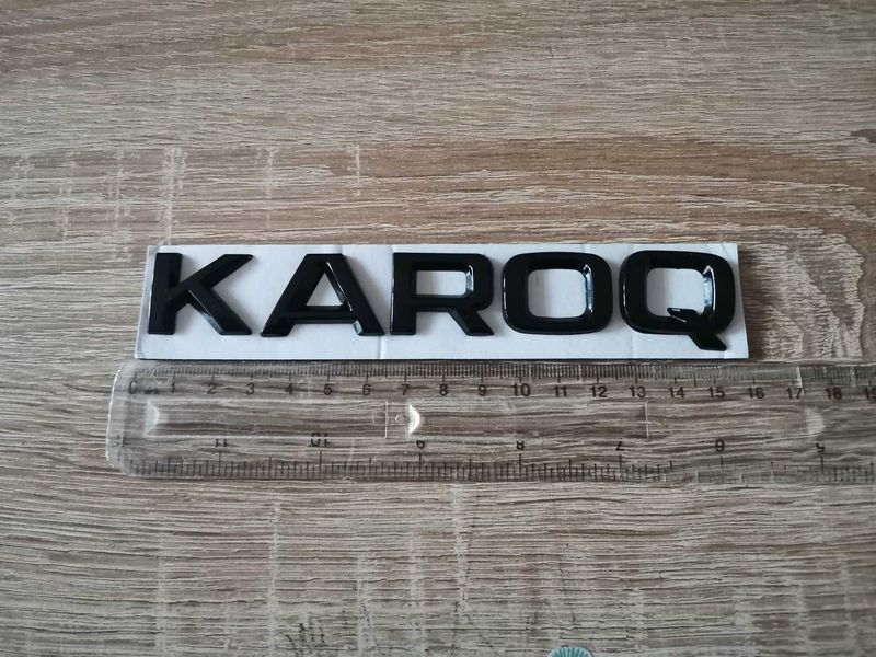 черен надпис Skoda Karoq