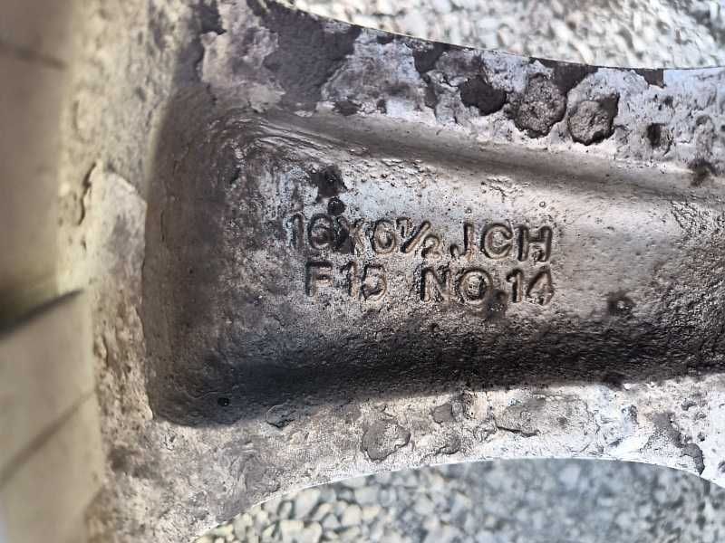 Продам оригинальные легкосплавные диски на Mazda