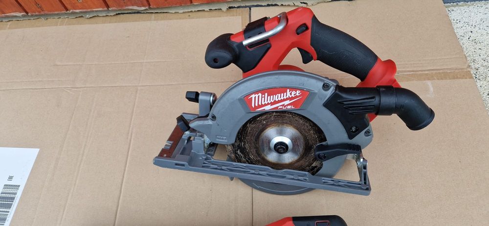 Milwaukee circular , ferestrau sabie