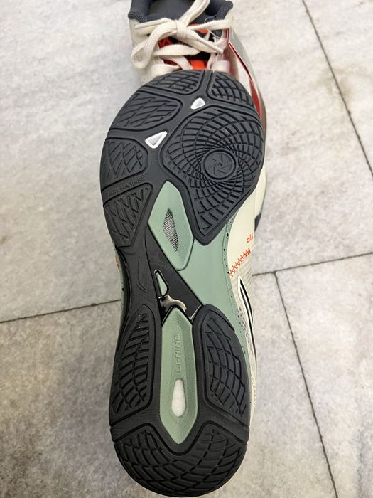 Обувь Lining для настольного тенниса, бадминтона и вольейбола39 размер