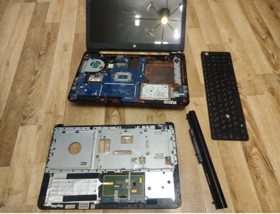 HP 15-r151nr 

Ноутбук подаёт признак