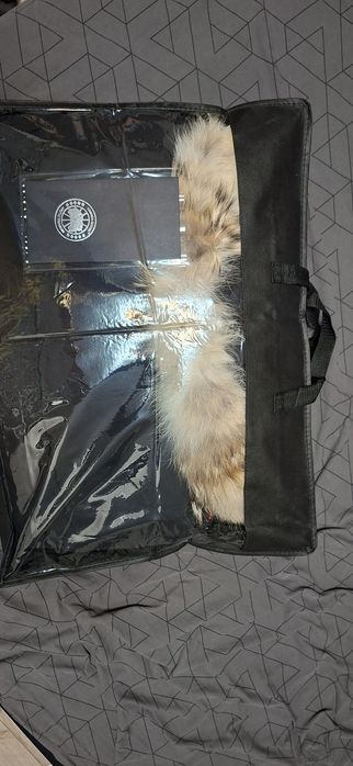 Продавам оригинално мъжко зимно яке Canada Goose