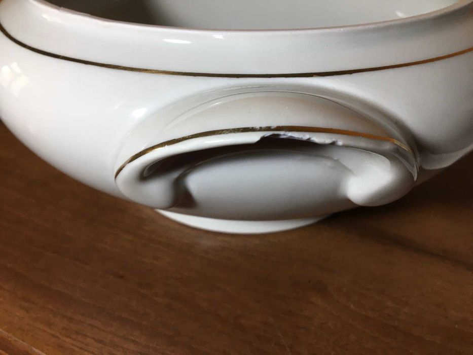 Български порцеланов супник