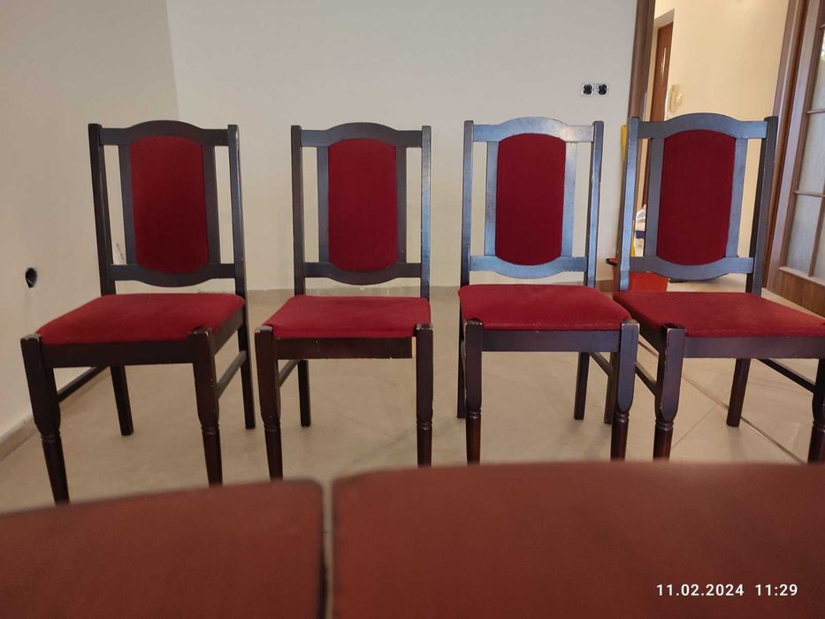 продавам 4 стола модел ЯНТРА-3 от ХЕМУС - Троян; и 1 кръгла маса