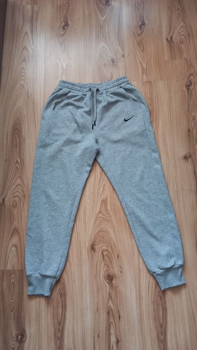 Долнище, суичър и худи на essentials, adidas, nike, jordan