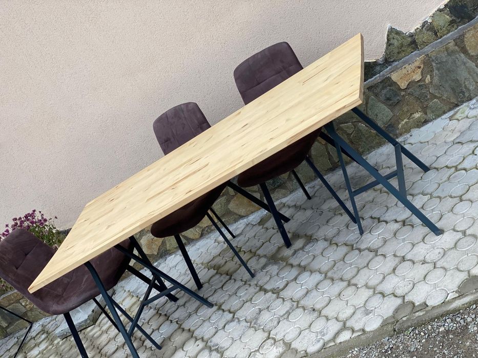 Masă din lemn cu 6 scaune