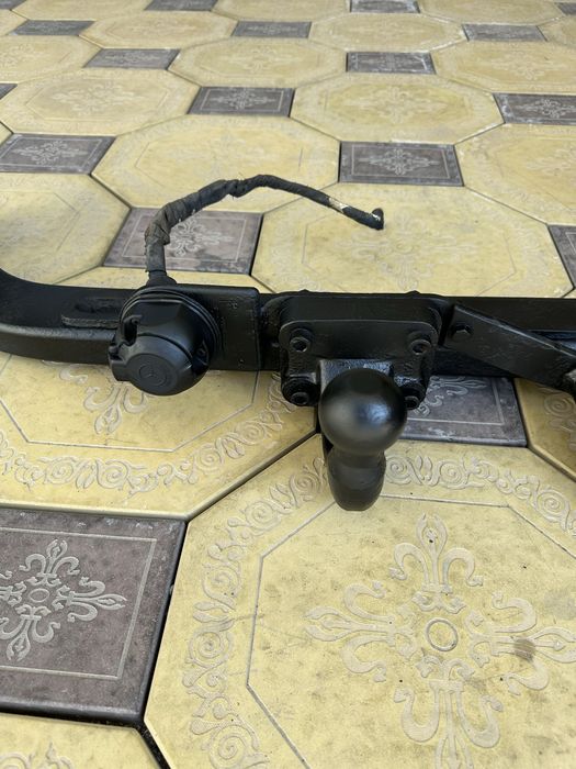 Фаркоп с подножкой на спринтер 1