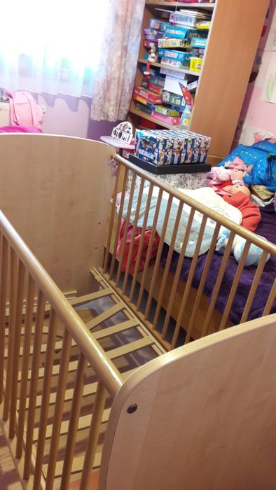 vand patut bebelus din lemn