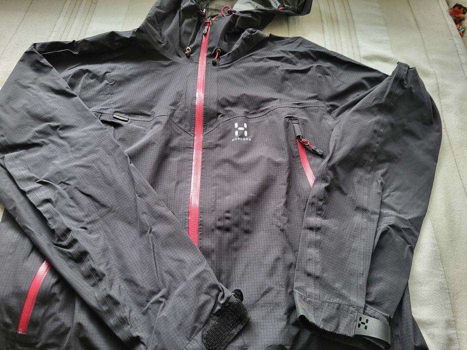 Туристическо дамско яке Haglöfs Gore-Tex XL – оригинално, леко и водоустойчиво в отлично състояние