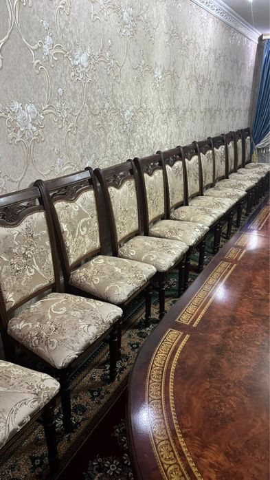 Стол и стулья сатылады срочна