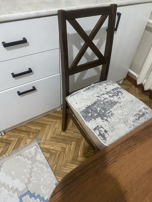 Продам гостевой стол со стульями