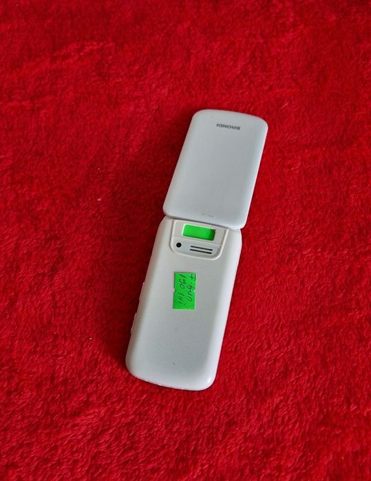 Telefon cu clapeta perfect funcțional