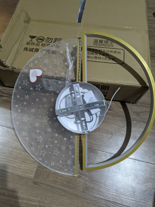 Потолочный светильник