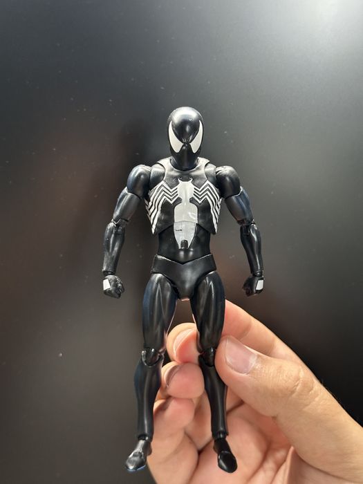 Фигурка человека паука mafex