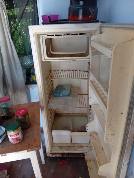 Продам холодильник на запчасти.
